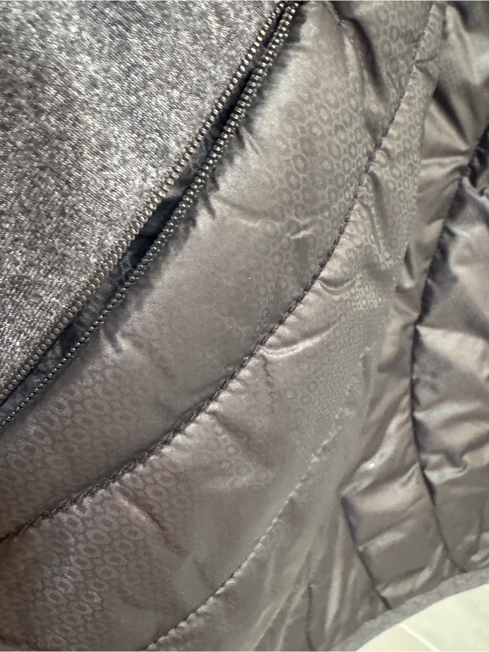 Athleta Vail Vest Size S Black Lightweight Insulated Primaloft Full Zip Sporty - Picture 5 of 10